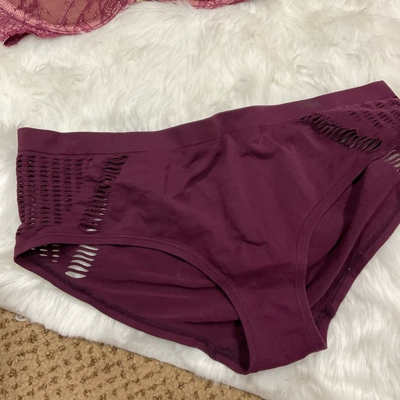 Bombshell Victoria's Secret Lace Bra Set in Burgundy - Picture 5 of 15